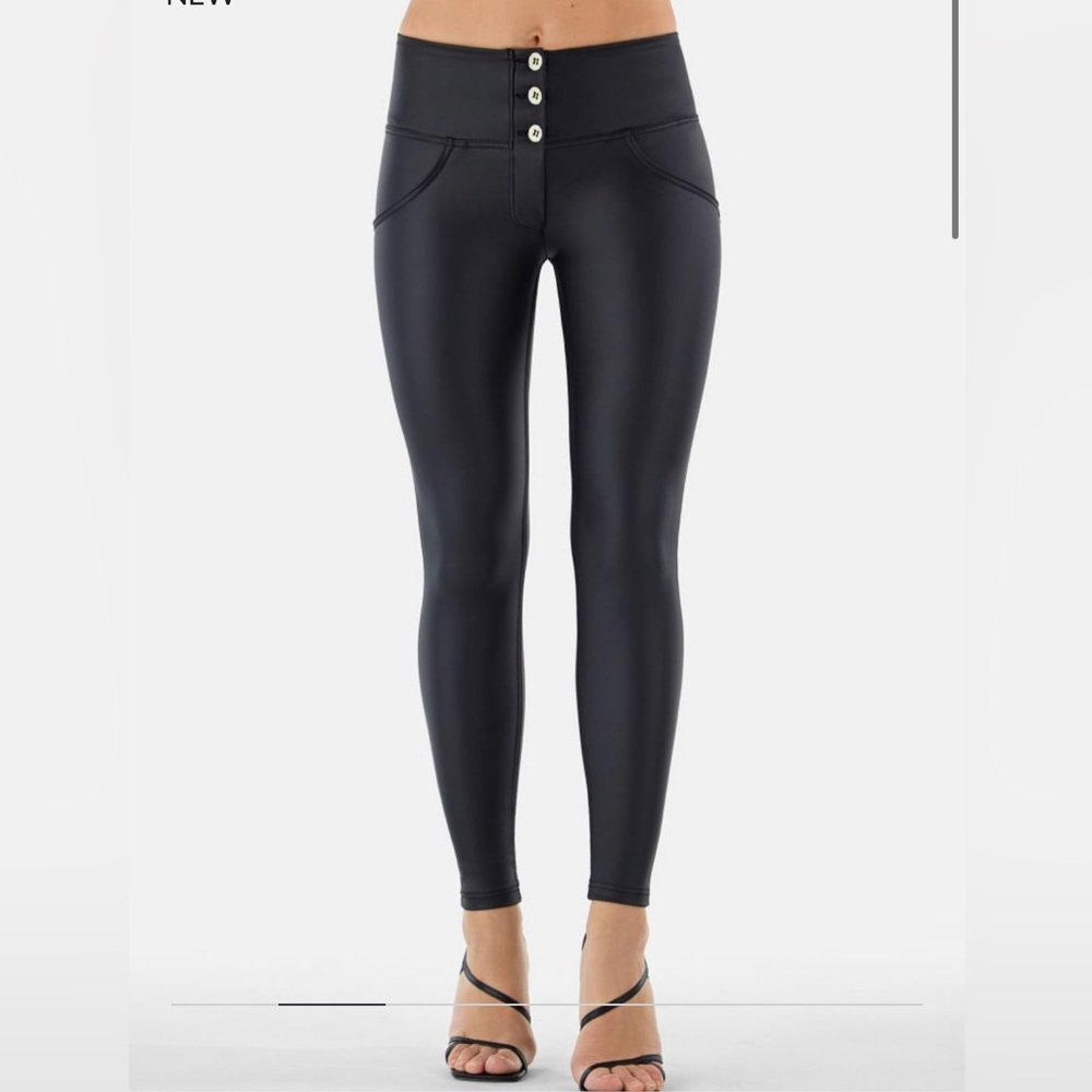 Freddy WR.UP® LEATHER High Rise 3 Button SkinnyBlack - Picture 2 of 5